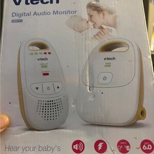 VTech DM111 Portable Digital Audio Baby Monitor in White and Gold. New